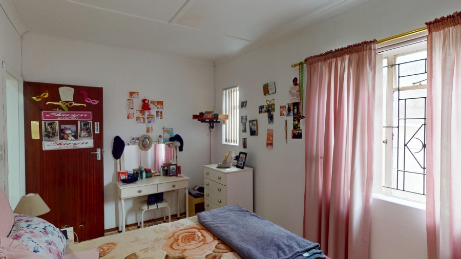 4 Bedroom Property for Sale in Gustrouw Western Cape